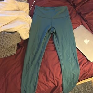 lululemon align leggings, awesome condition. worn a couple times. pet/smoke free